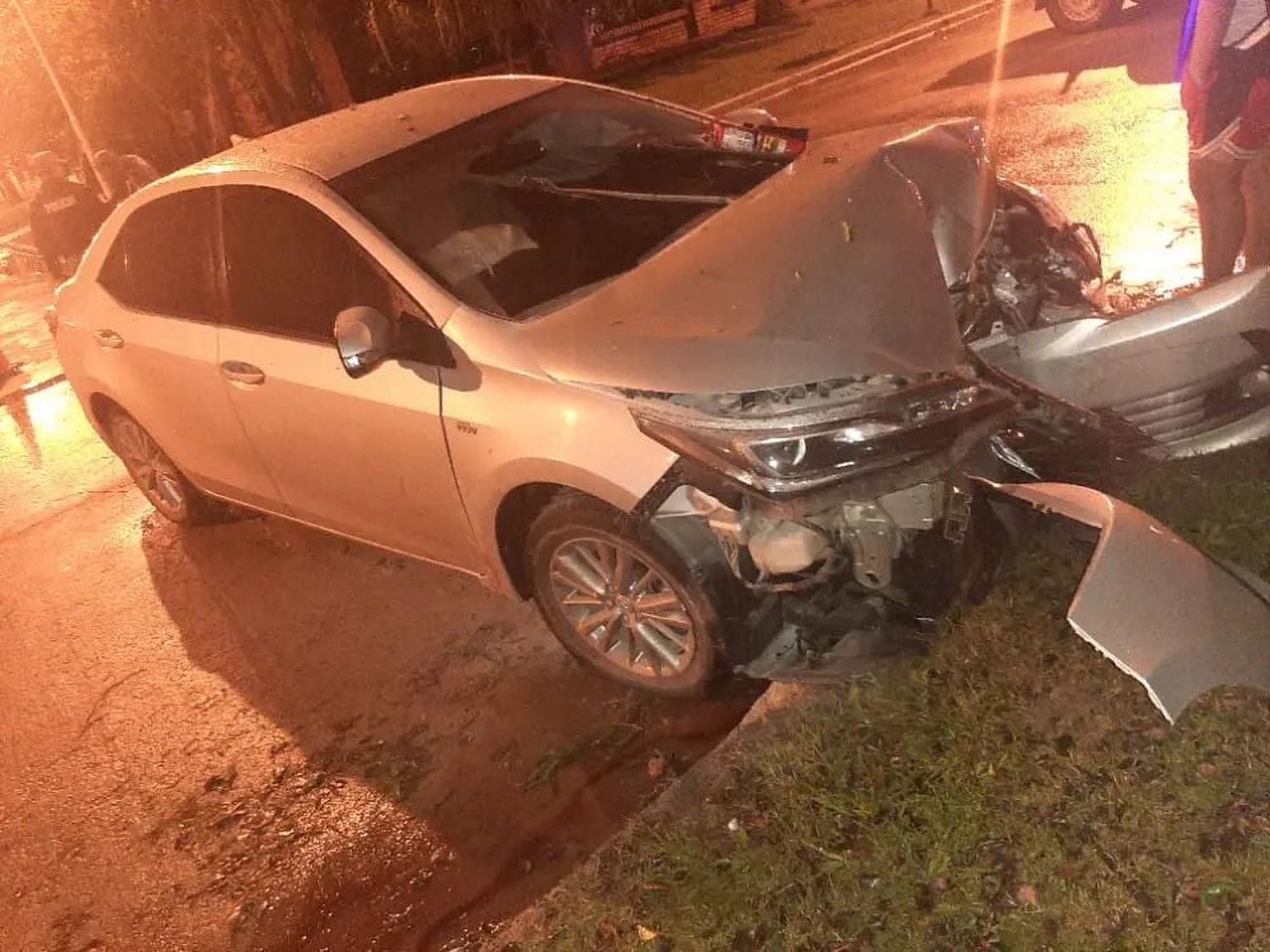 Automovilista se durmió y chocó contra un árbol en Clorinda