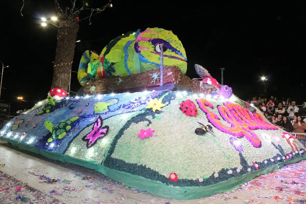 Durante la madrugada, se conocieron las carrozas ganadoras de los estudiantes 2023