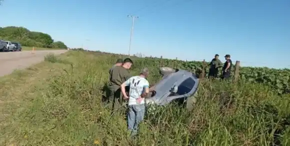 Gran susto en la Ruta Nacional 11: una mujer volcó con su camioneta cerca de Florencia