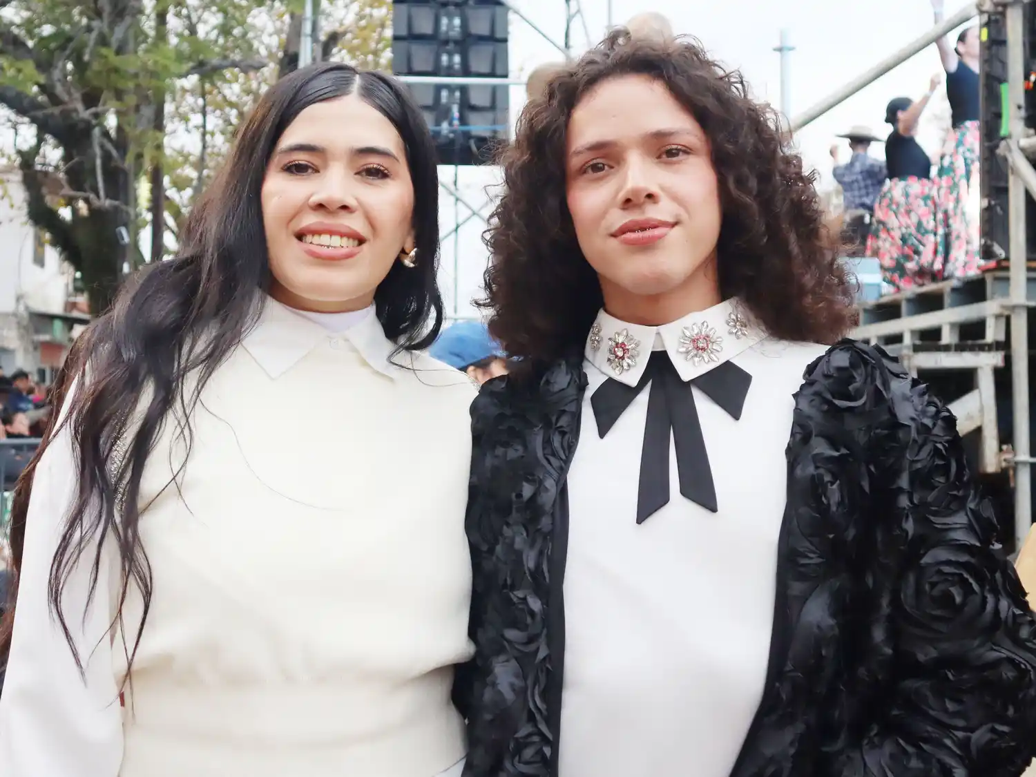 Santi Borda y Luz Izaguirre emocionaron en el Festival Patrio y adelantaron su show en el Odeón
