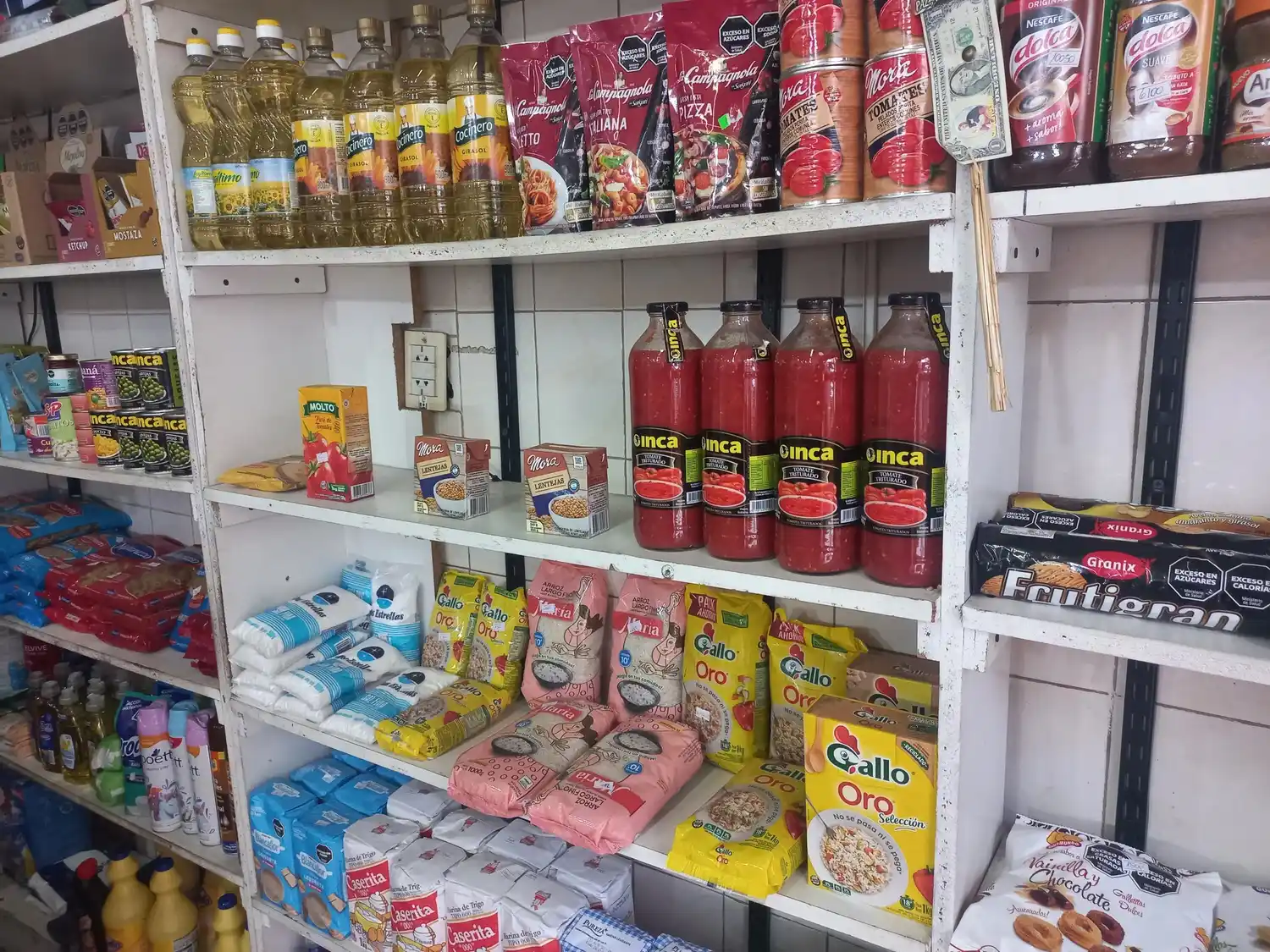 Según los comerciantes los precios se mantienen estables en productos de almacén.