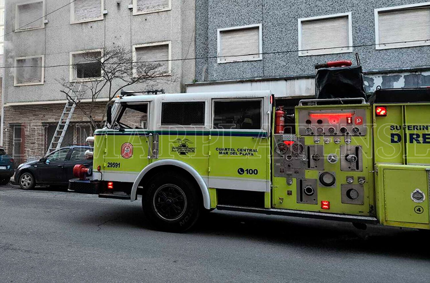 Incendio en un hotel abandonado en la zona de la Vieja Terminal