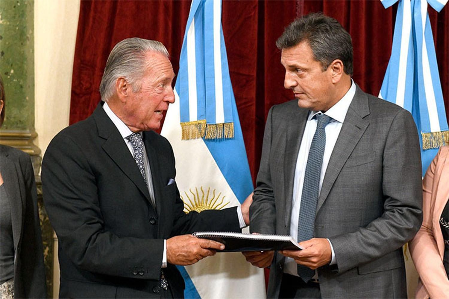 Massa recibió a la UIA para trabajar en la agenda parlamentaria de la industria