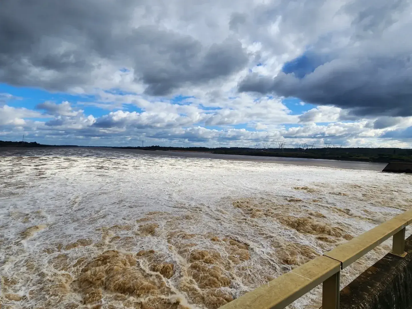El río Uruguay sigue en baja y CTM prevé una disminución del caudal evacuado