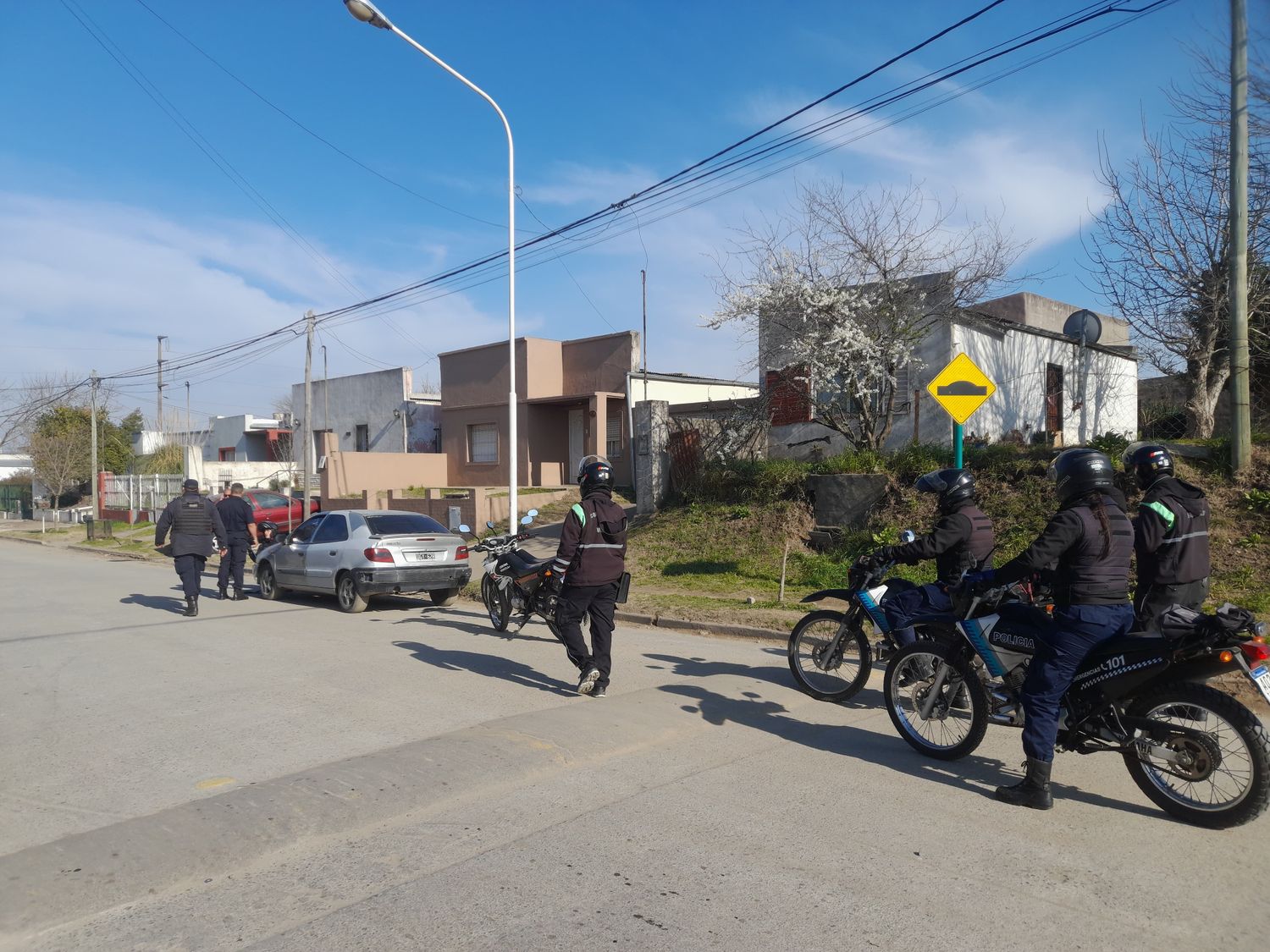 Un hombre fue aprehendido luego de atropellar a un agente de tránsito.