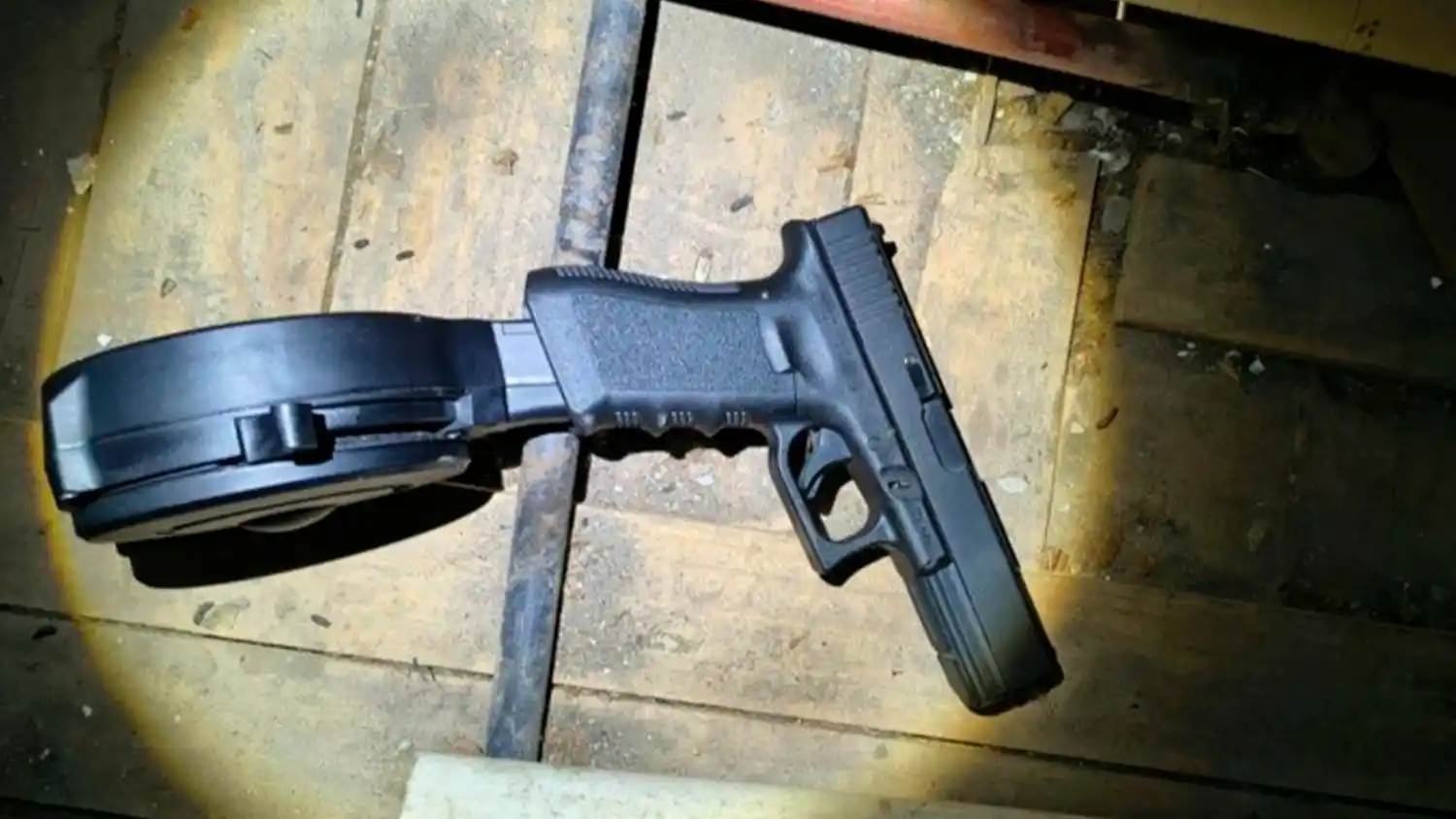 Detuvieron a un joven por efectuar disparos dentro de un club santafesino