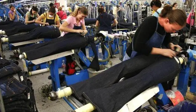 Los textiles acordaron un aumento salarial del 21%, más $6.000 no remunerativos