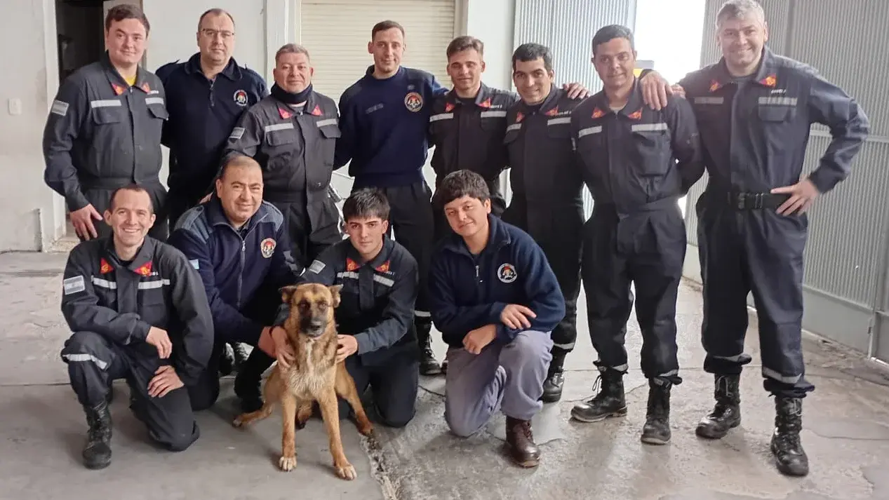 Lagherta junto a los Bomberos Voluntarios de Tres Arroyos