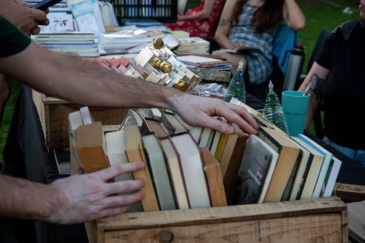 “La calle de los libros” llega este sábado a la peatonal de Paraná con una feria literaria abierta al público