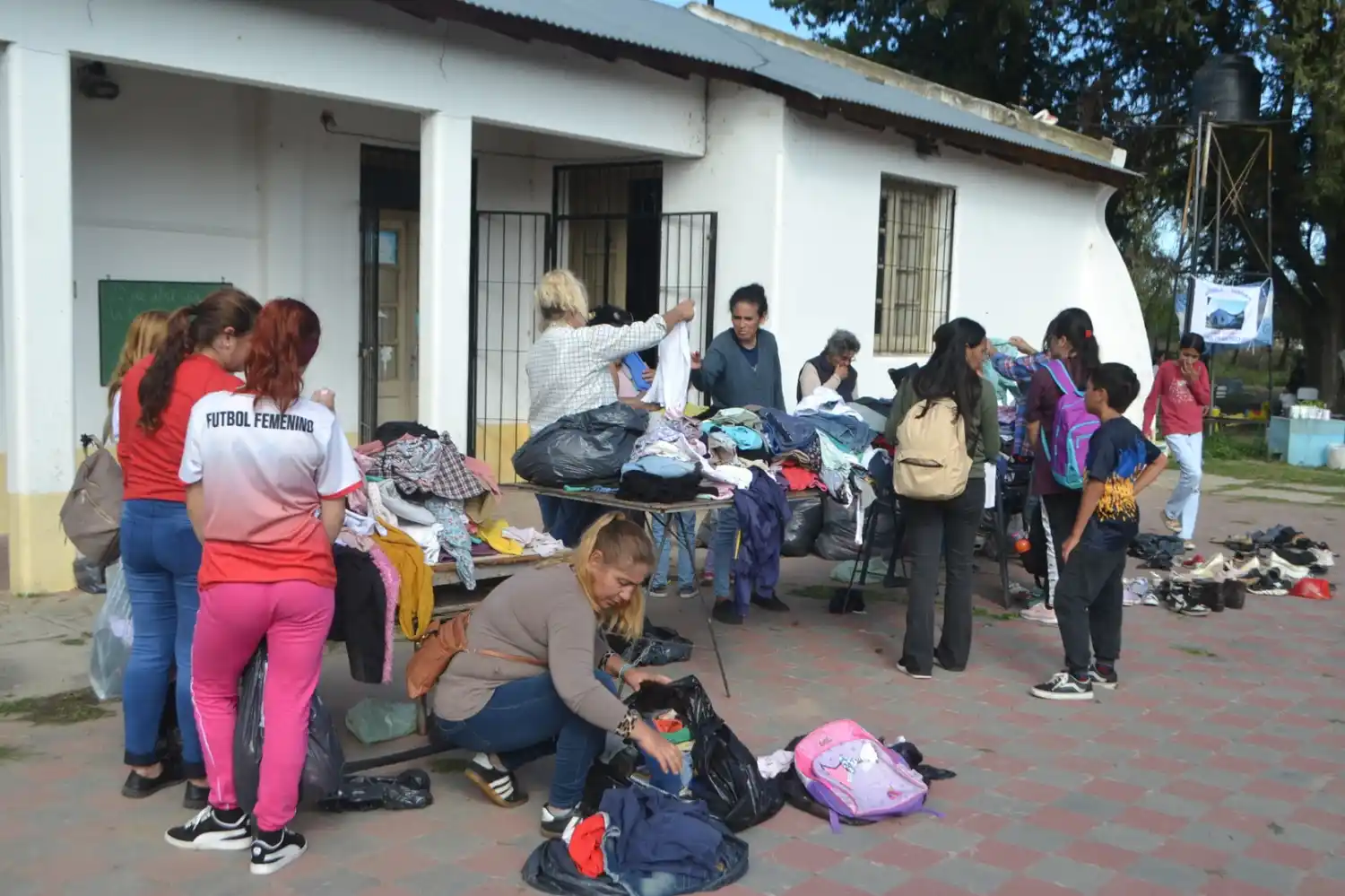 Gran jornada solidaria de moteros en escuelas rurales de Gualeguay