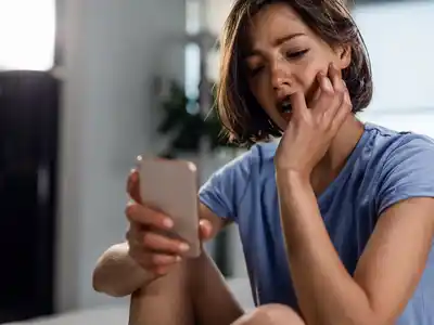 Qué es el breadcrumbing, la nueva trampa en las redes sociales que deja serias secuelas