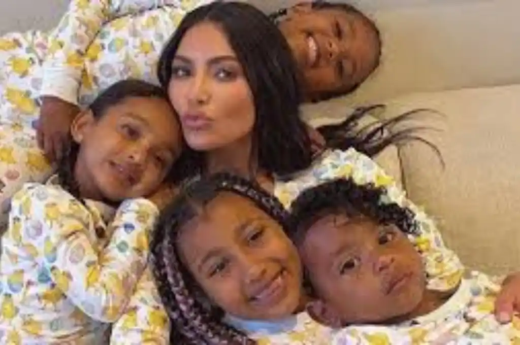 FOTO: Kim Kardashian cuestionó las tareas escolares y generó un debate internacional