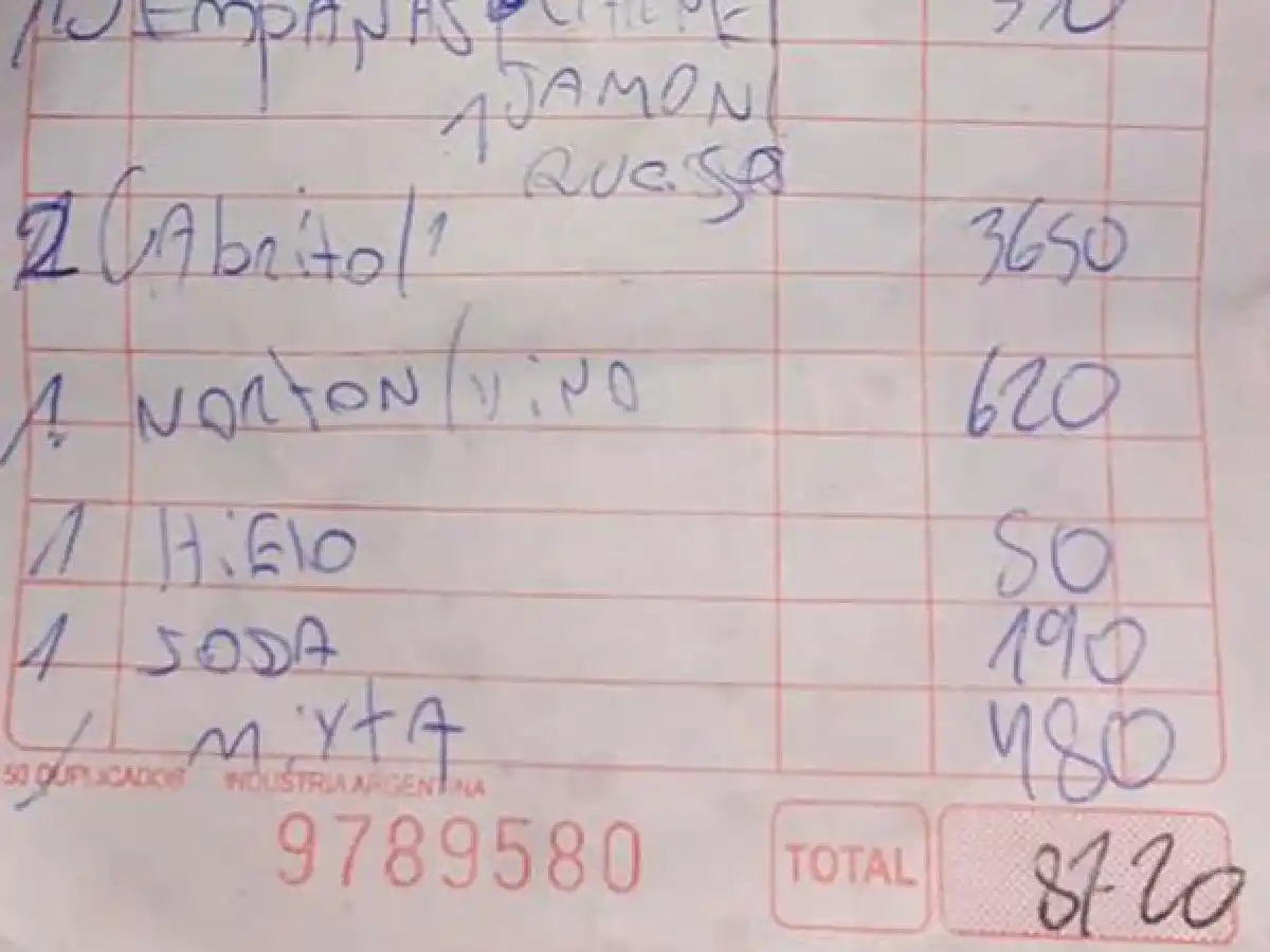 Turistas denunciaron que un restaurante de Huerta Grande les cobró “hasta el hielo”