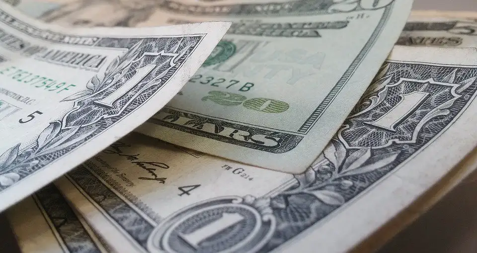 El dólar salta 38 centavos y cotiza a $ 39,19