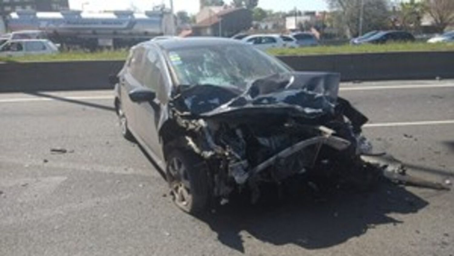 Sólo en Argentina: Corría a alta velocidad, mató a una familia en autopista del Oeste, no se detuvo a ayudar y está libre