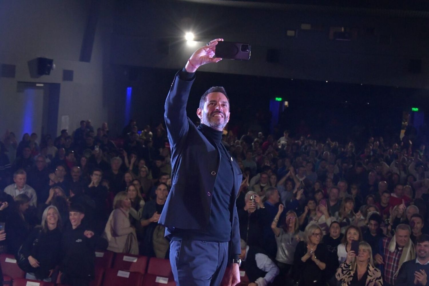 Pablo Giralt brindó una charla en el Cultural a sala llena