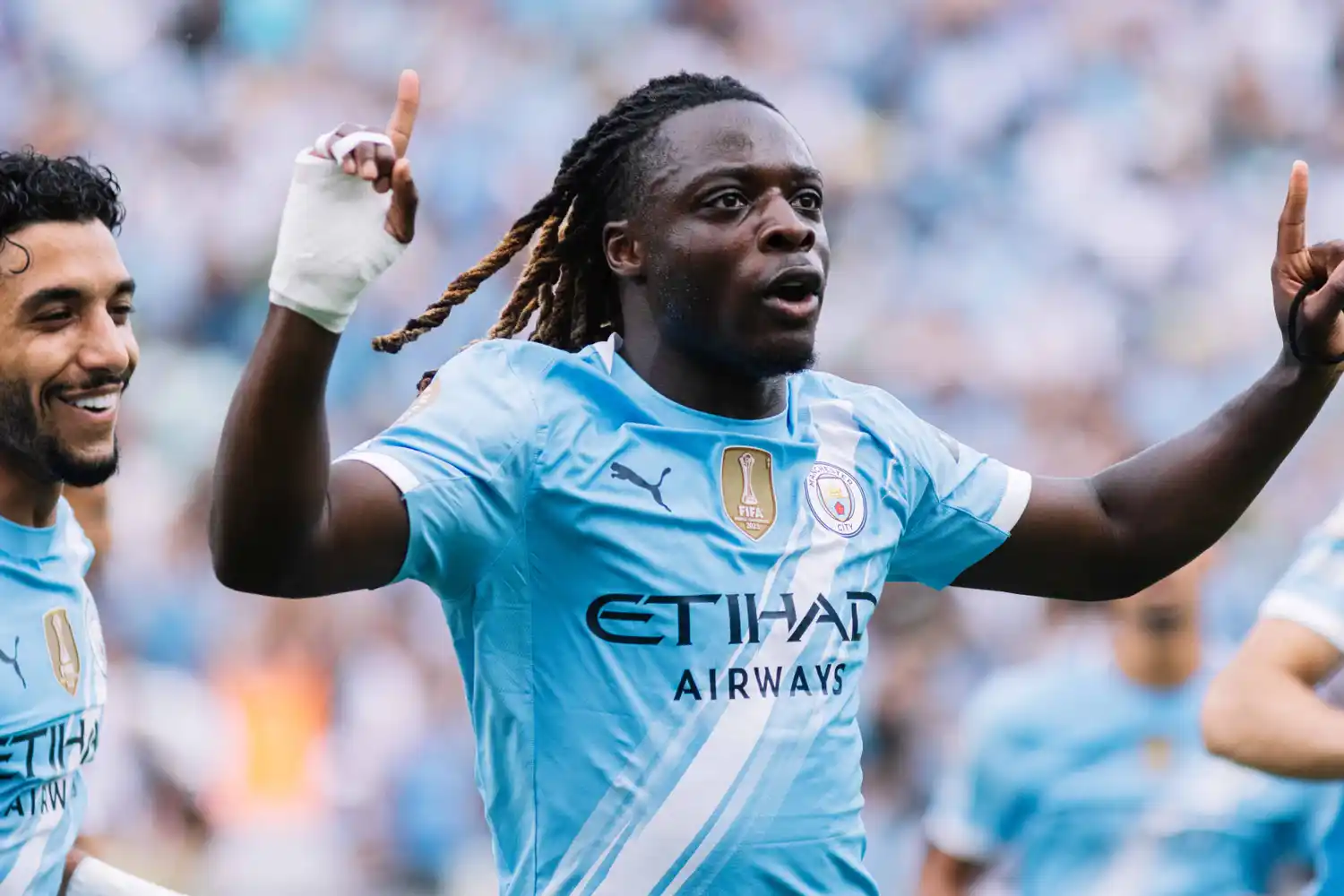 El “Diablito” Echeverri festejando un tanto