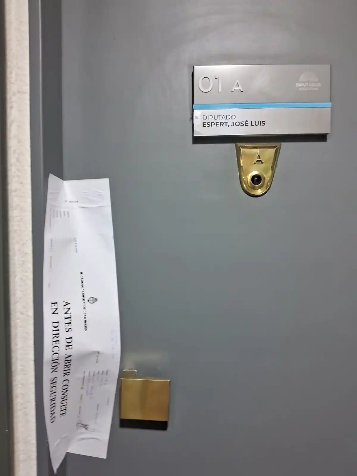 El despacho de Espert en Diputados, fajado por la Justicia.