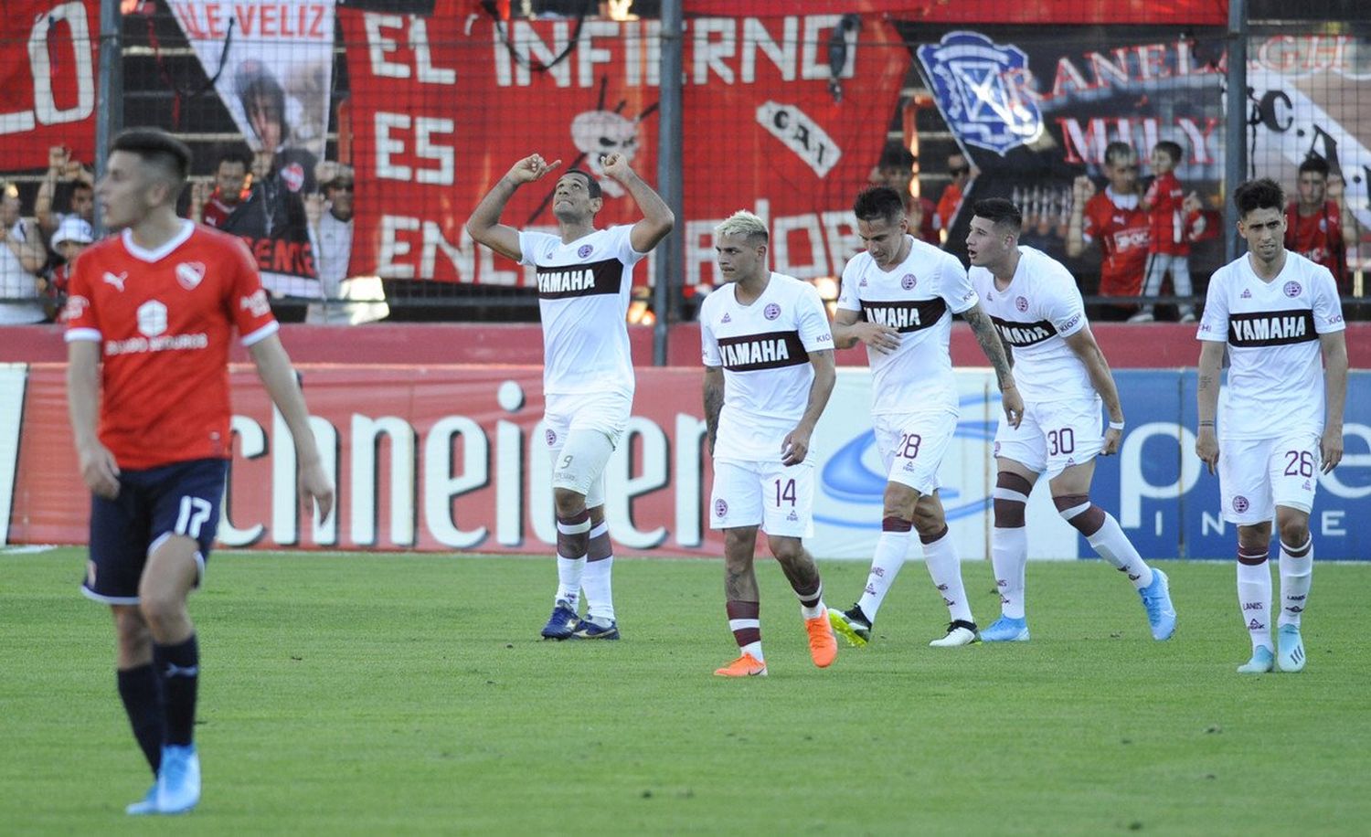 Lanús pegó justo y eliminó a Independiente que sigue sin encontrar el rumbo