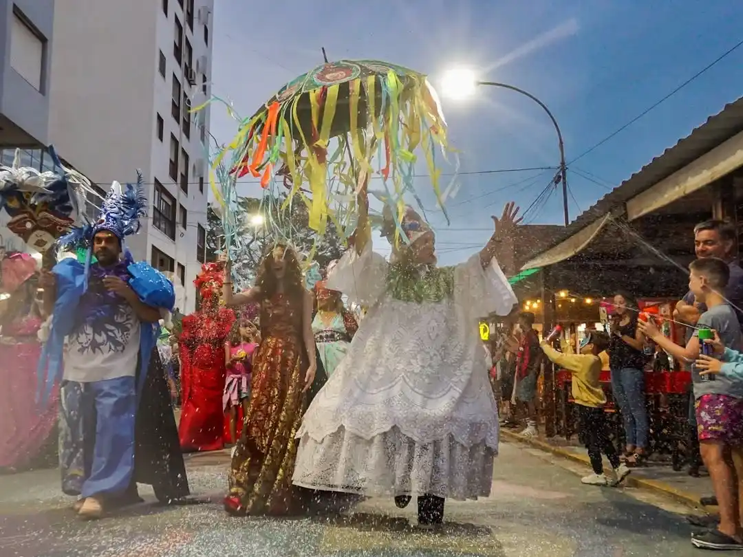 Colorido. El que le pone el "Festival de Máscaras"