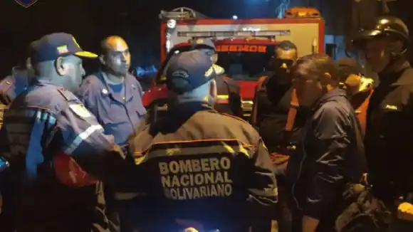 ¡EXPLOSIÓN DEJA 8 HERIDOS! Hallan muertos a dos niños tras incendio en El Junquito (+video)