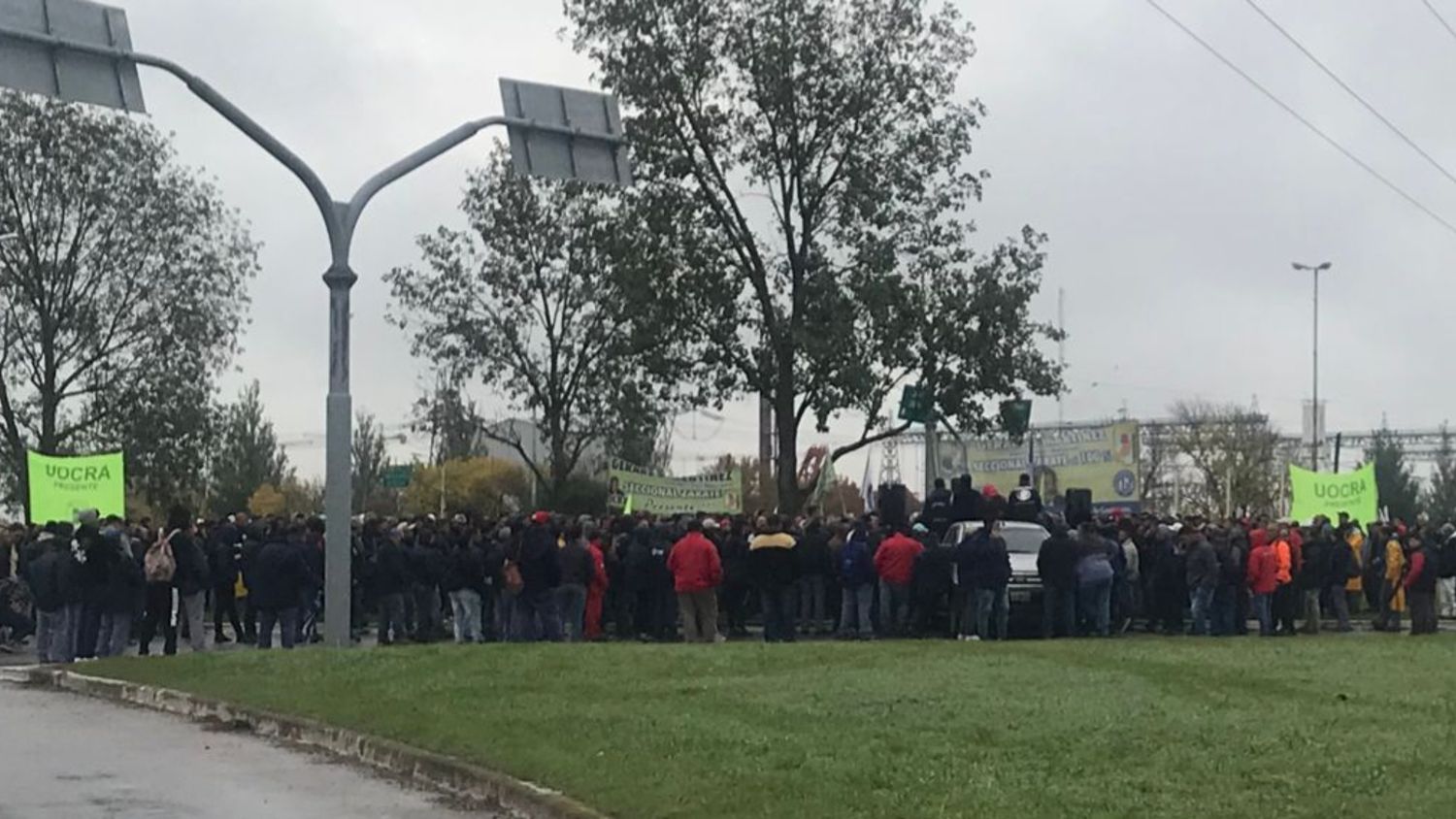 Paro y protesta en Zárate: Operarios de la central nuclear Atucha debaten cómo seguir la lucha contra la ola de despidos