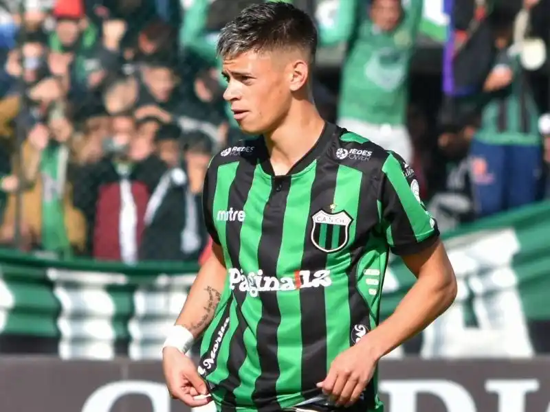 Matías Bergara jugando en Primera para Nueva Chicago