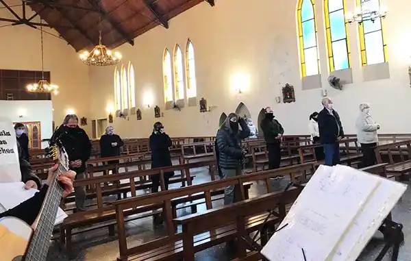 Sigue restringida la actividad en las iglesias