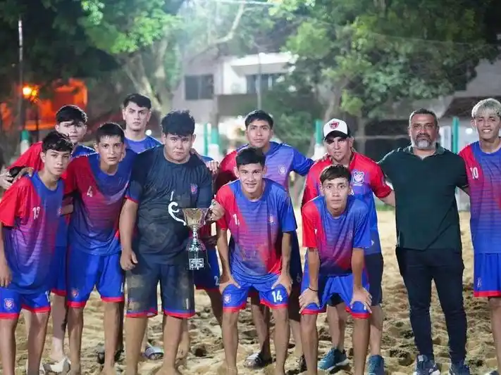 Con marcada participación, finalizó 
el Torneo de Fútbol Playa Juvenil
