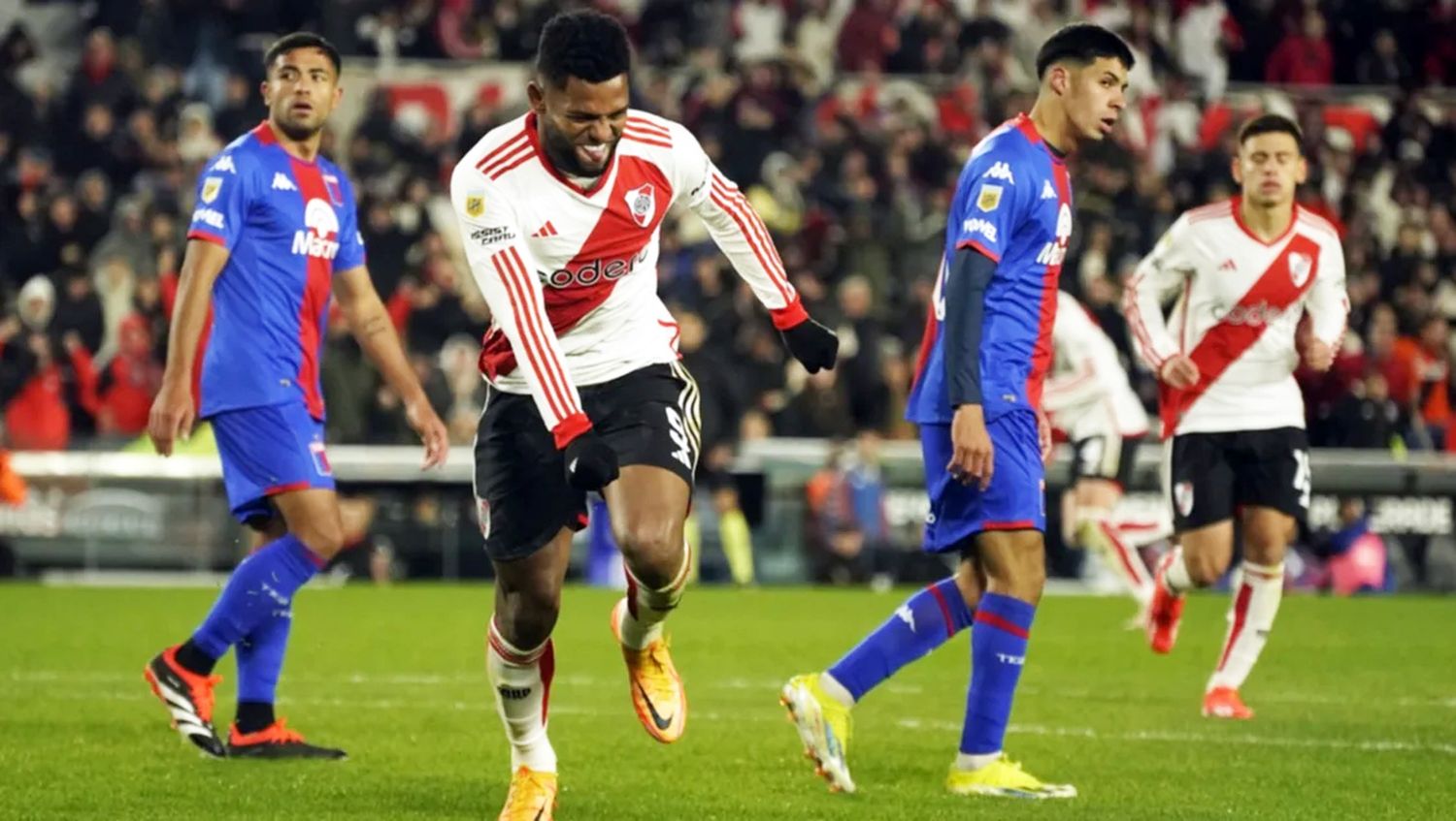 Liga Profesional: con un hat-trick de Borja, River derrotó a Tigre y se acercó a la cima de la Zona A