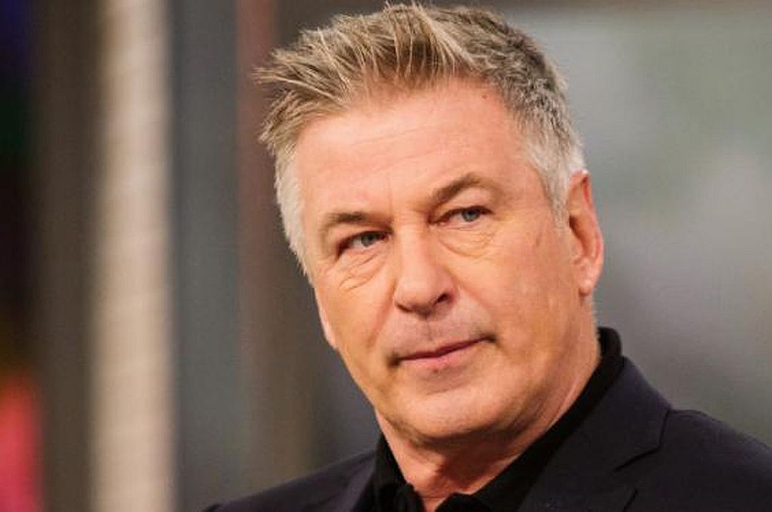 Ya habían despedido de otra obra al asistente de Alec Baldwin por un incidente con armas