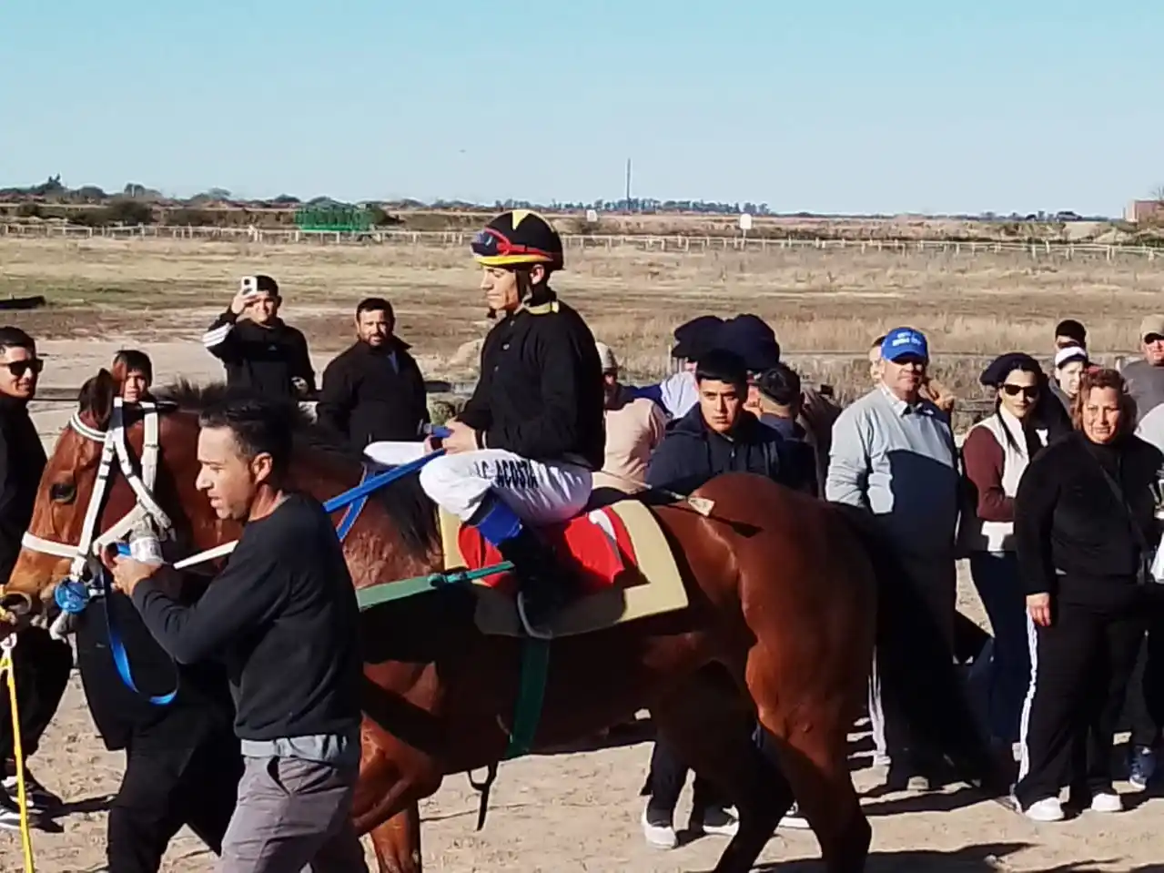 Gran jornada hípica en Gualeguay: 13 carreras y un hipódromo colmado