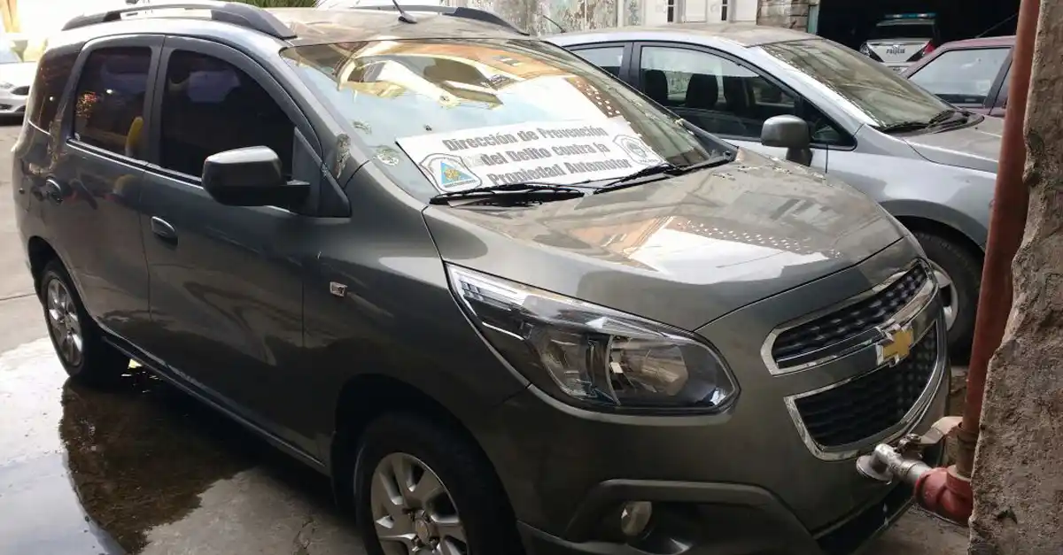 Desbaratan banda que escondía autos robados de Buenos Aires