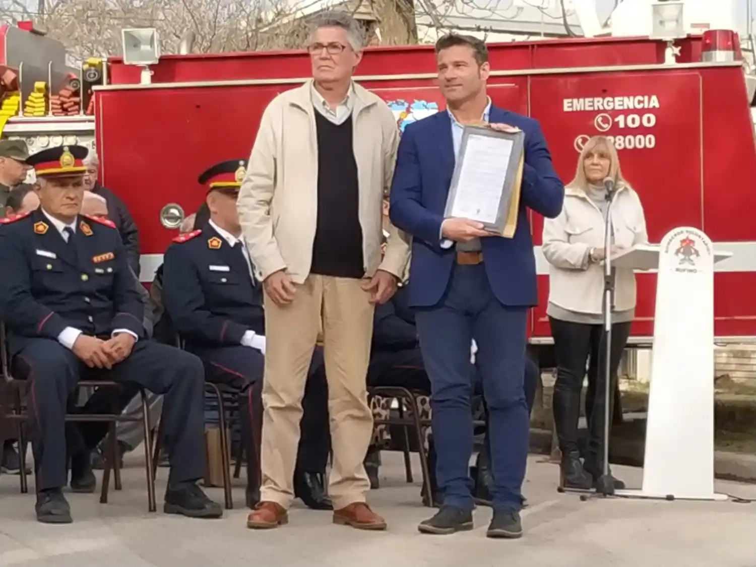 El intendente Lattanzi hizo un merecido reconocimiento a los servidores públicos. Foto: Gentileza