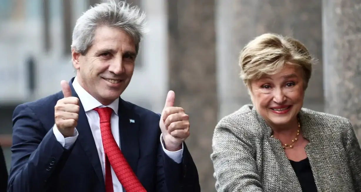 El misterioso acuerdo con el FMI que pone en jaque la economía de Javier Milei y Luis Caputo - 2