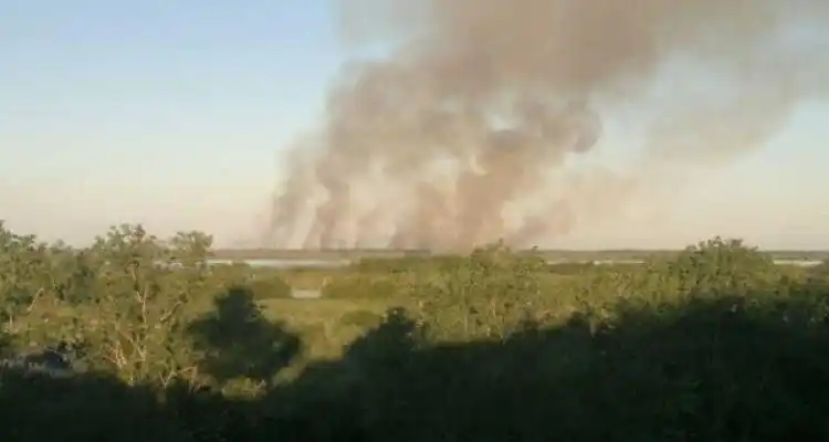Incendio en la isla: Tres días de quema