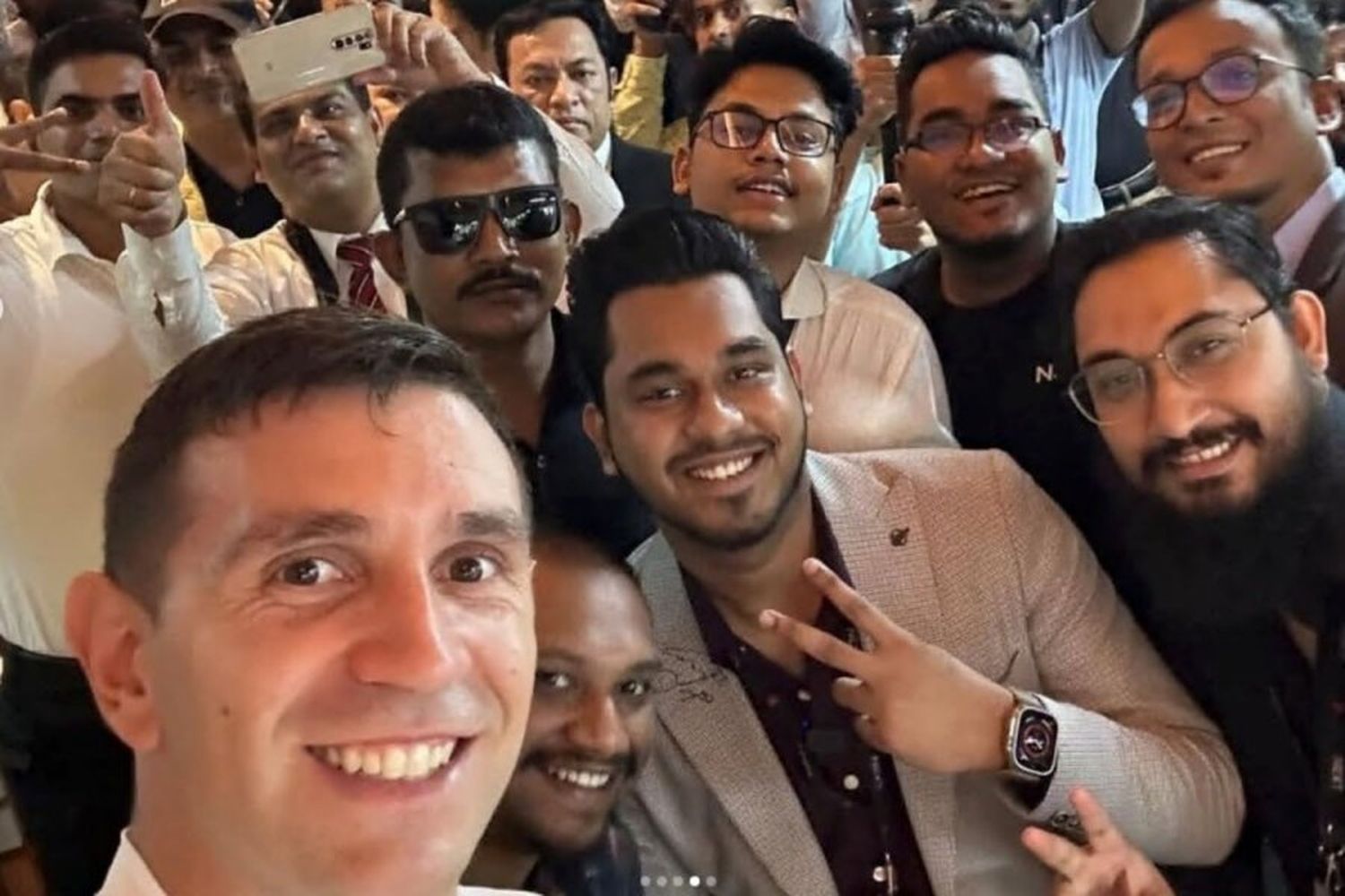 Furor por el "Dibu" Martínez en Bangladesh