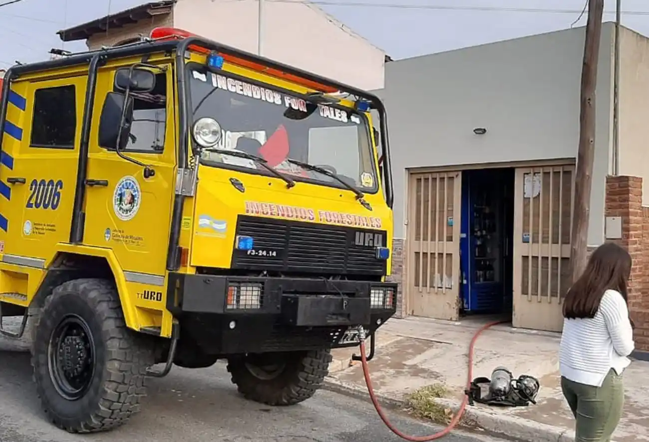 Un galpón se incendió en Costa Rica al 400