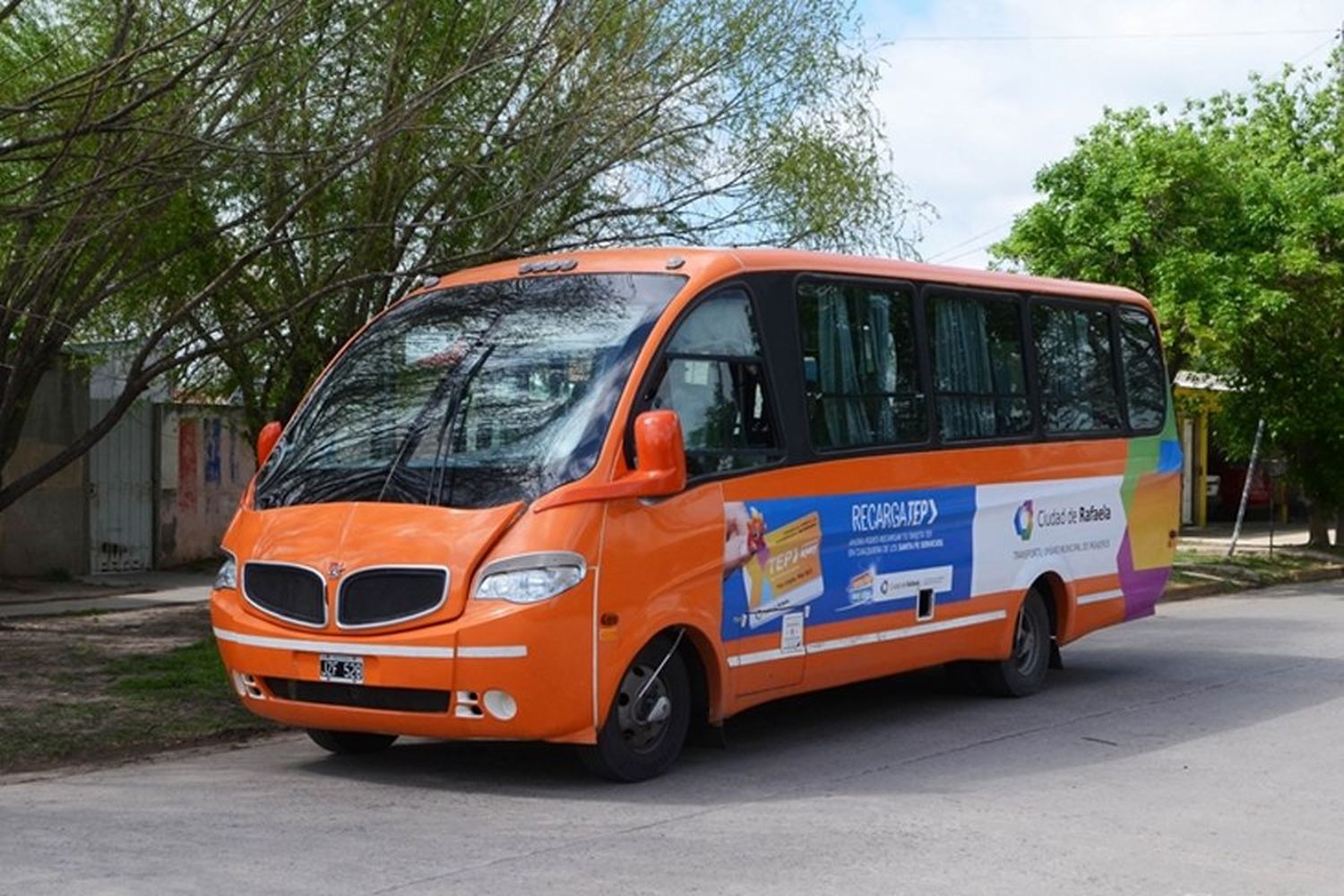 Una unidad del transporte público chocó en pleno Bv. Yrigoyen