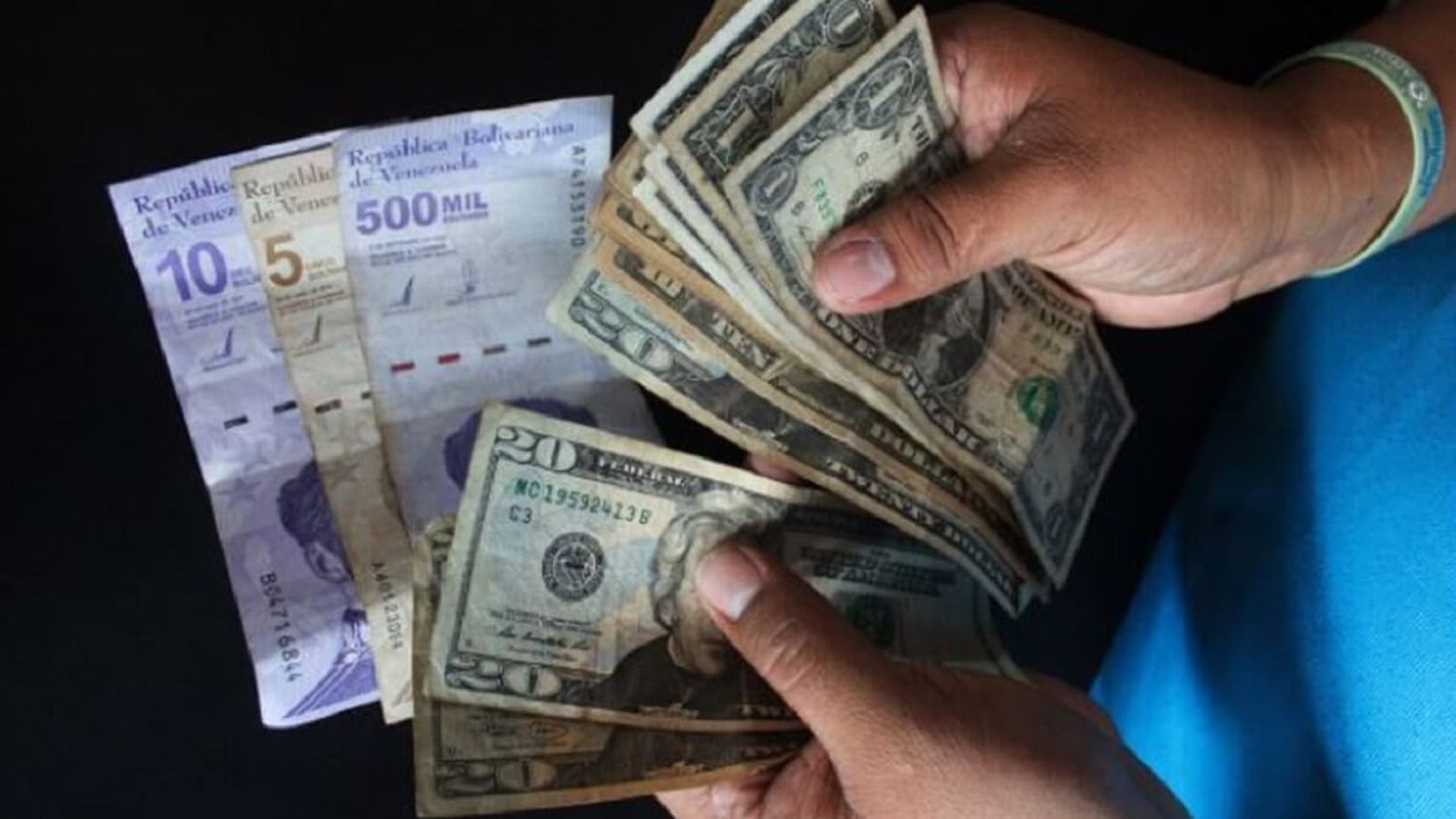 ¡Y AÚN NO TERMINA EL AÑO! El dólar paralelo rumbo a Bs.20 y el BCV no hace nada