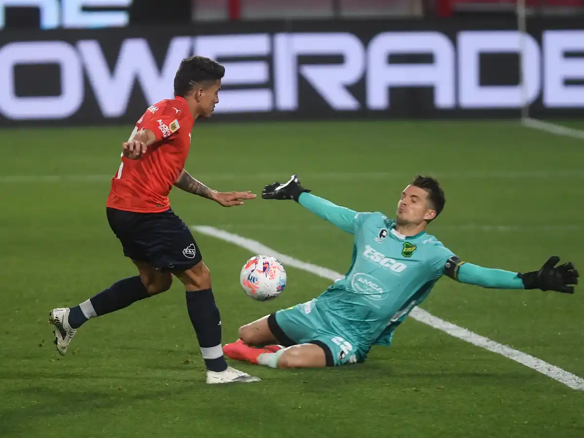 El “Rojo” y un empate que deja la punta en suspenso