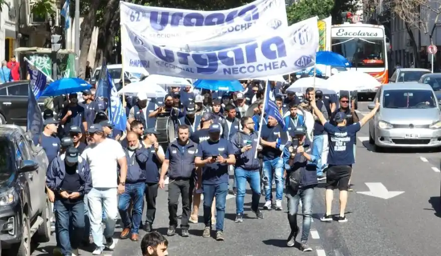 Un paro por tiempo indeterminado de recibidores de granos afecta a los puertos bonaerenses