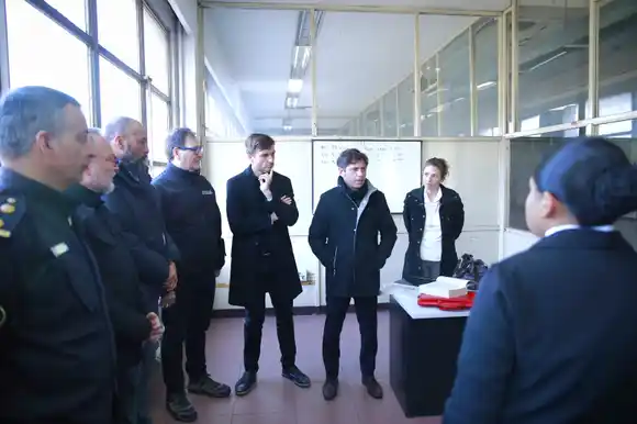 Kicillof junto al intendente de Morón, Luchas Ghi, visitaron base operativa de la Fuerza Barrial de Aproximación