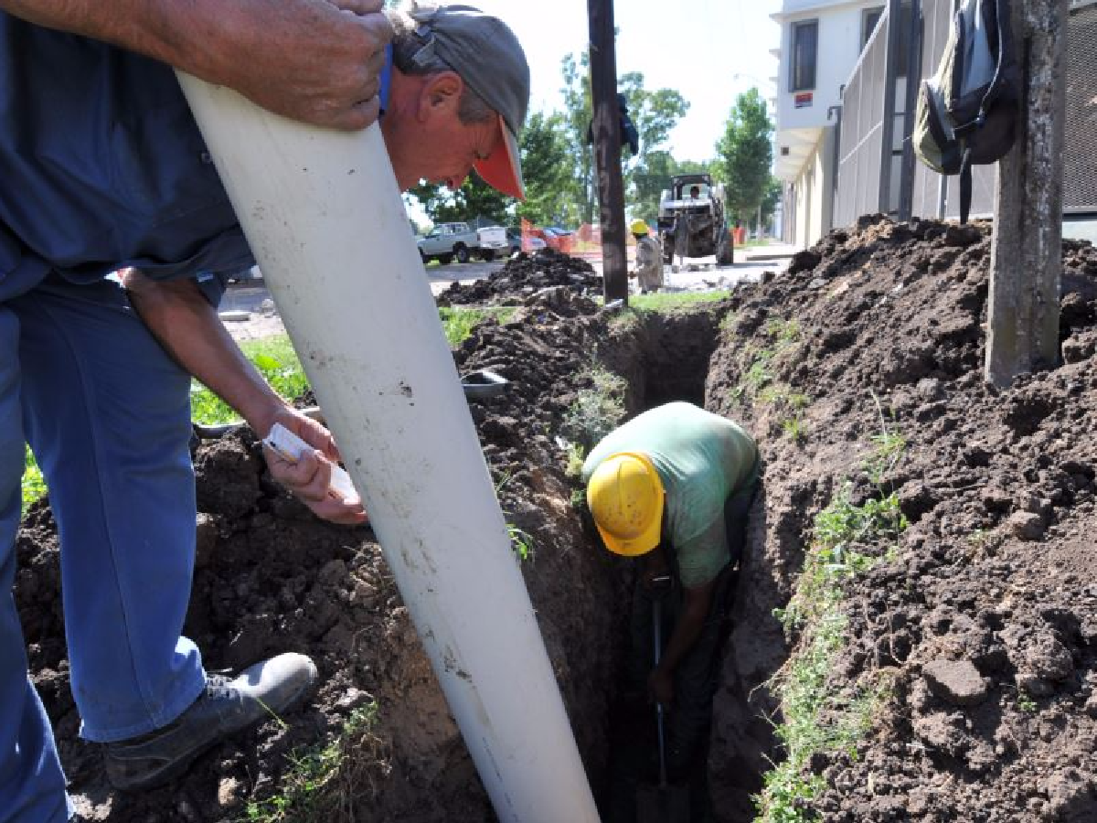 Avenida Caseros cerrada por obras de cloacas