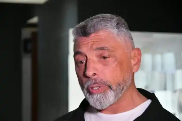 Un concejal libertario de Bahía Blanca rechazó el veto de Milei a la emergencia y luego fue amenazado