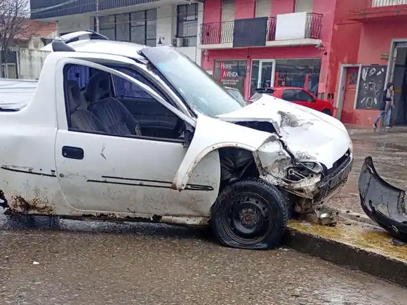 Fuerte choque en Juan B. Justo y Camusso por un auto en doble fila