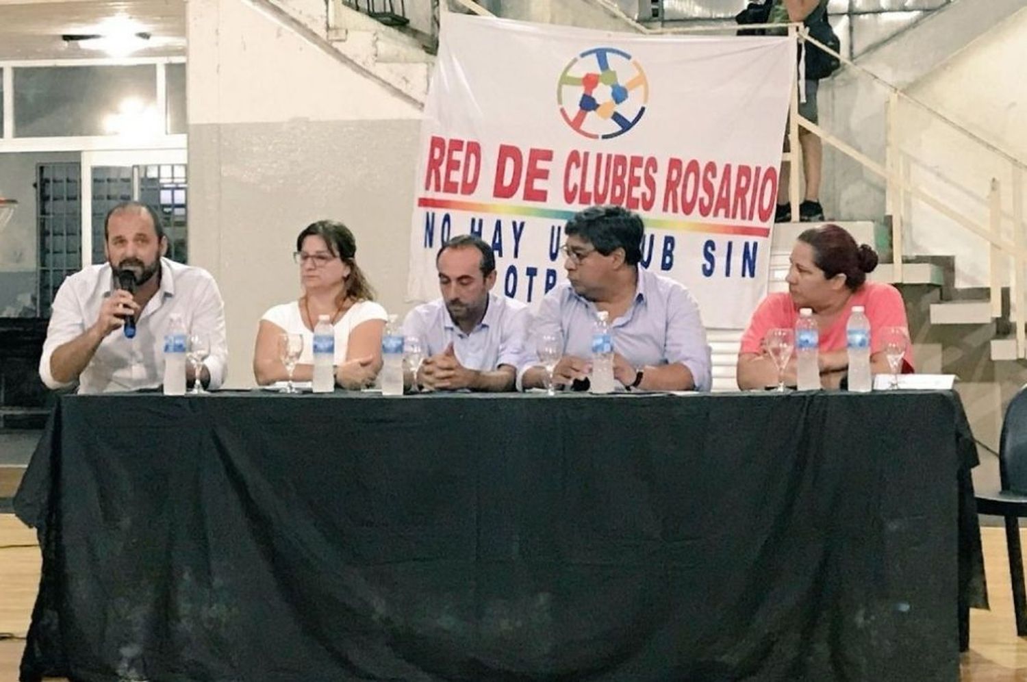 Los clubes de barrio rosarinos están en rojo