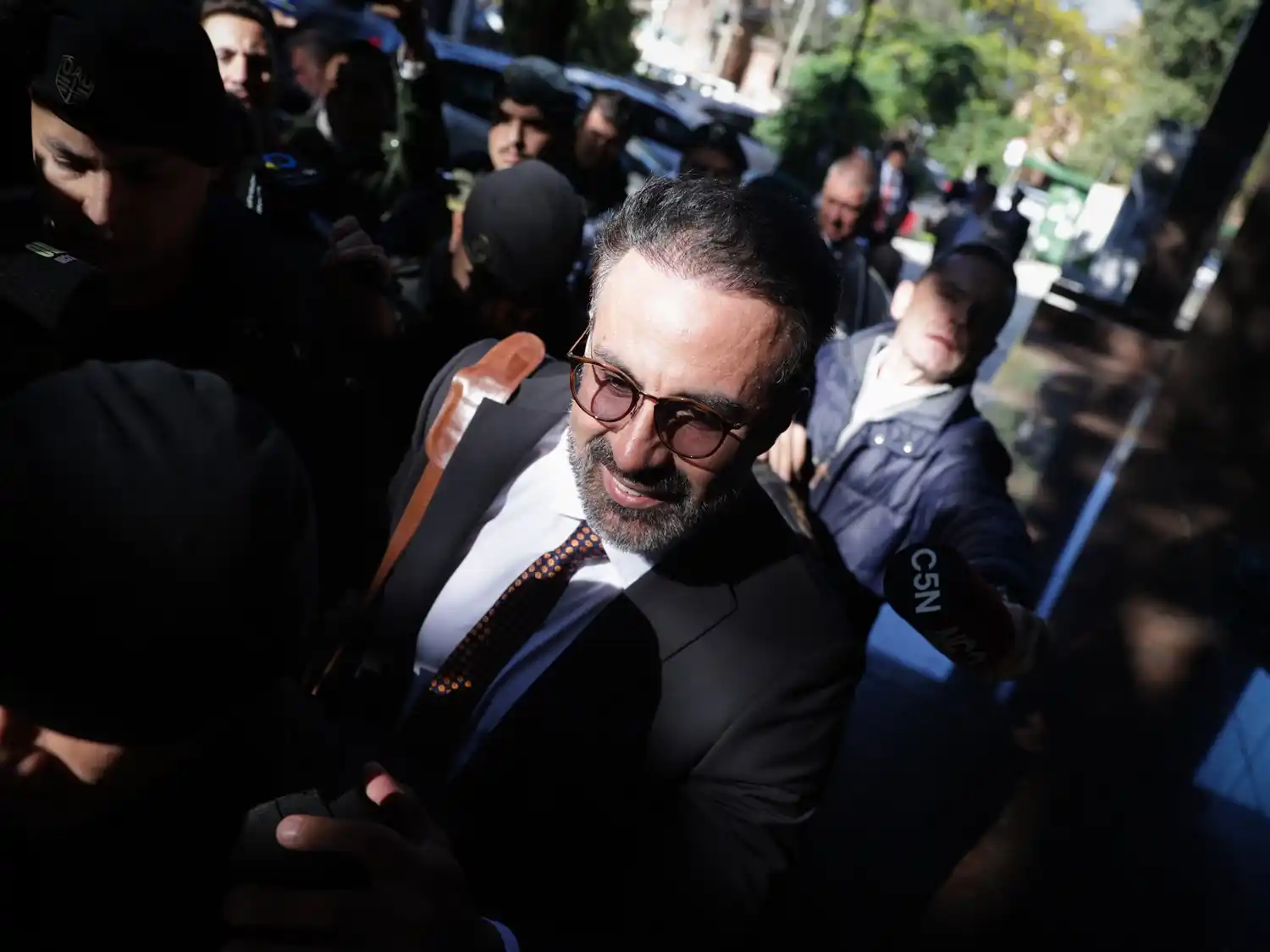 El imputado asistió preparado con una serie de documentos y audios de distintas conversaciones con los que buscó explicar su rol hacia el entorno del exjugador.