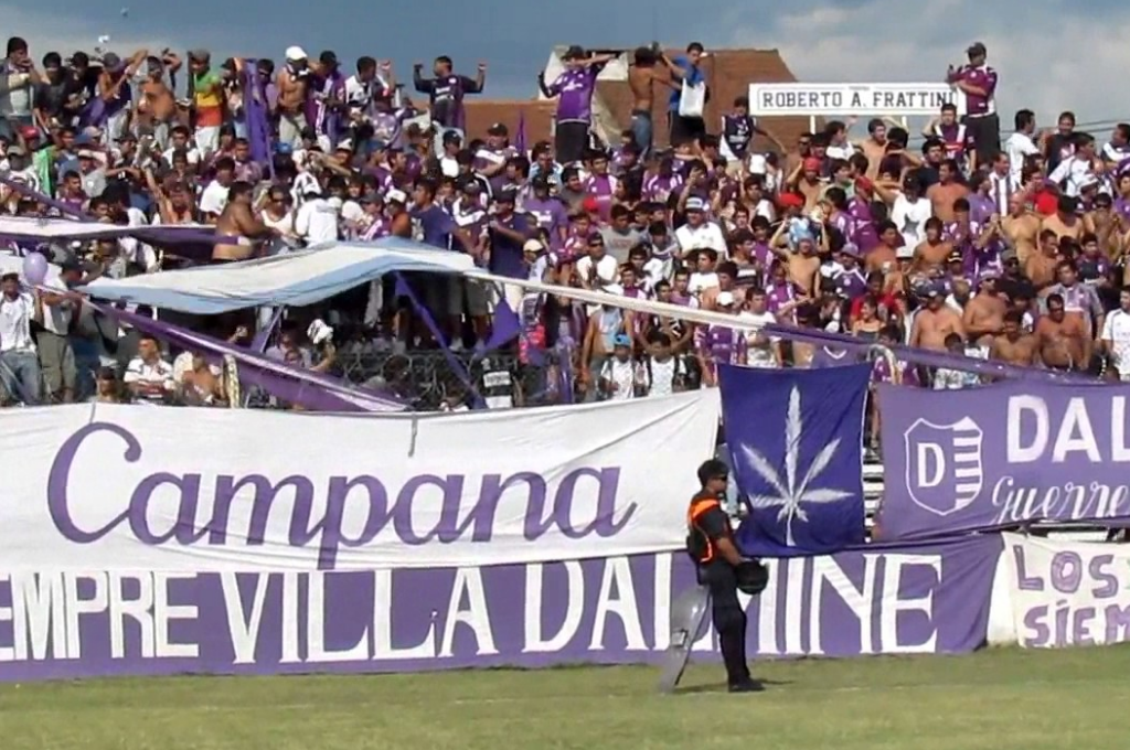 Escándalo: Villa Dálmine decidió dar de baja a 16 futbolistas