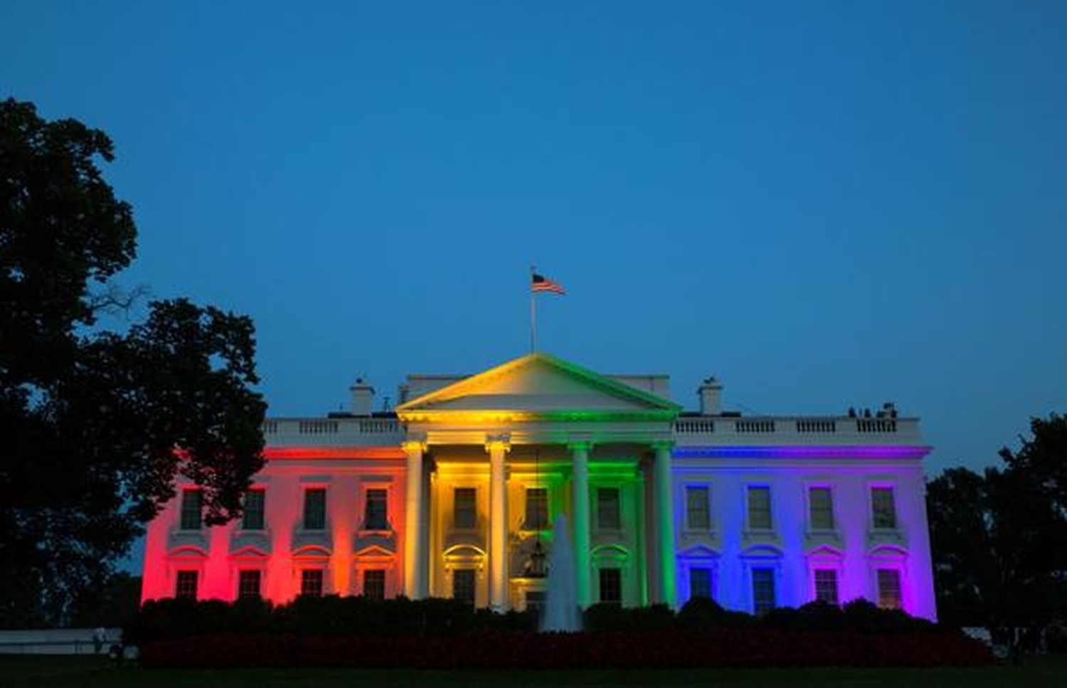 La Casa Blanca se iluminó de colores celebrando el matrimonio igualitario